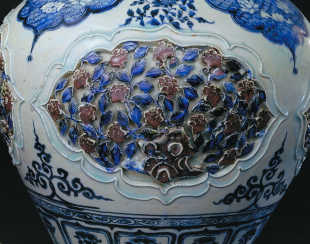 图片[5]-Jingdezhen kiln blue and white underglaze red carving cover pot-China Archive